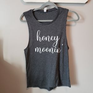 Honeymoonin gray tank